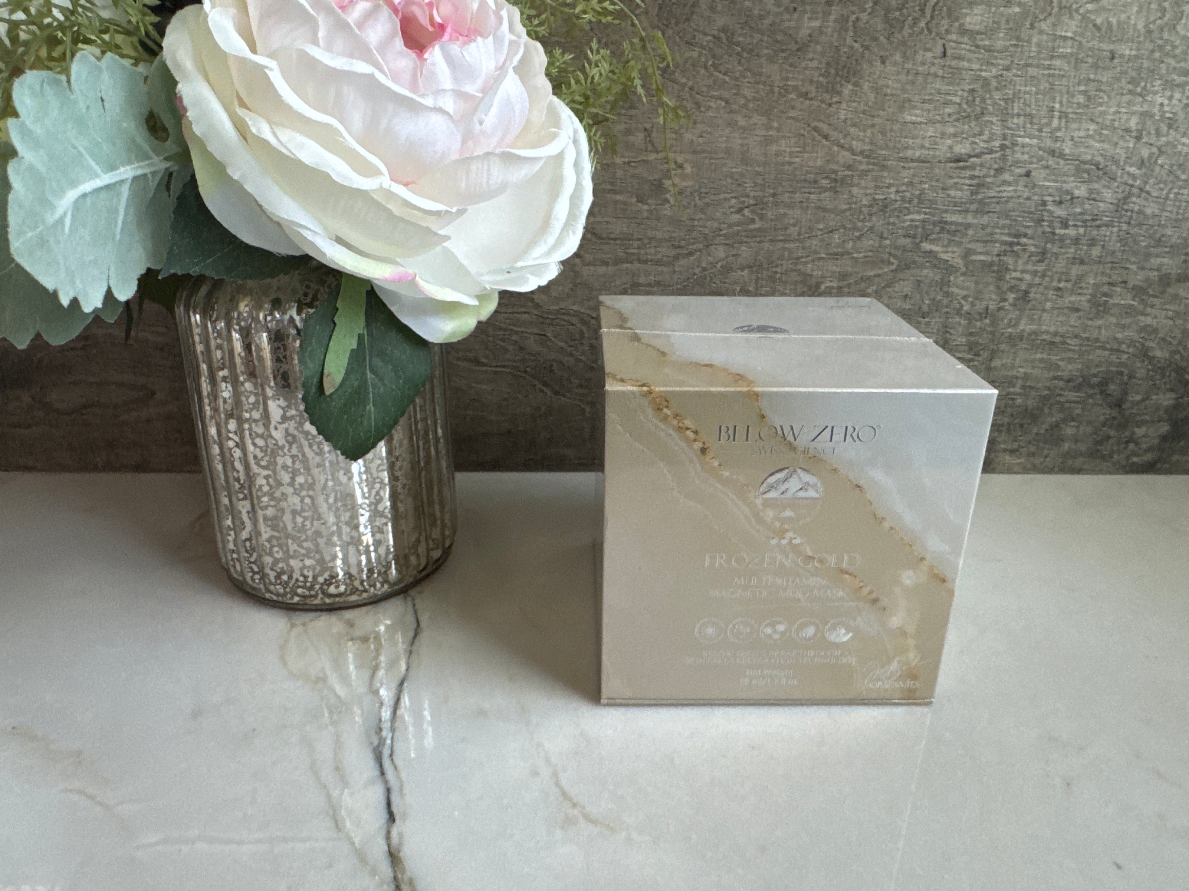 Gold Multi-Vitamin Magnetic Mud Facial mask by Below Zero