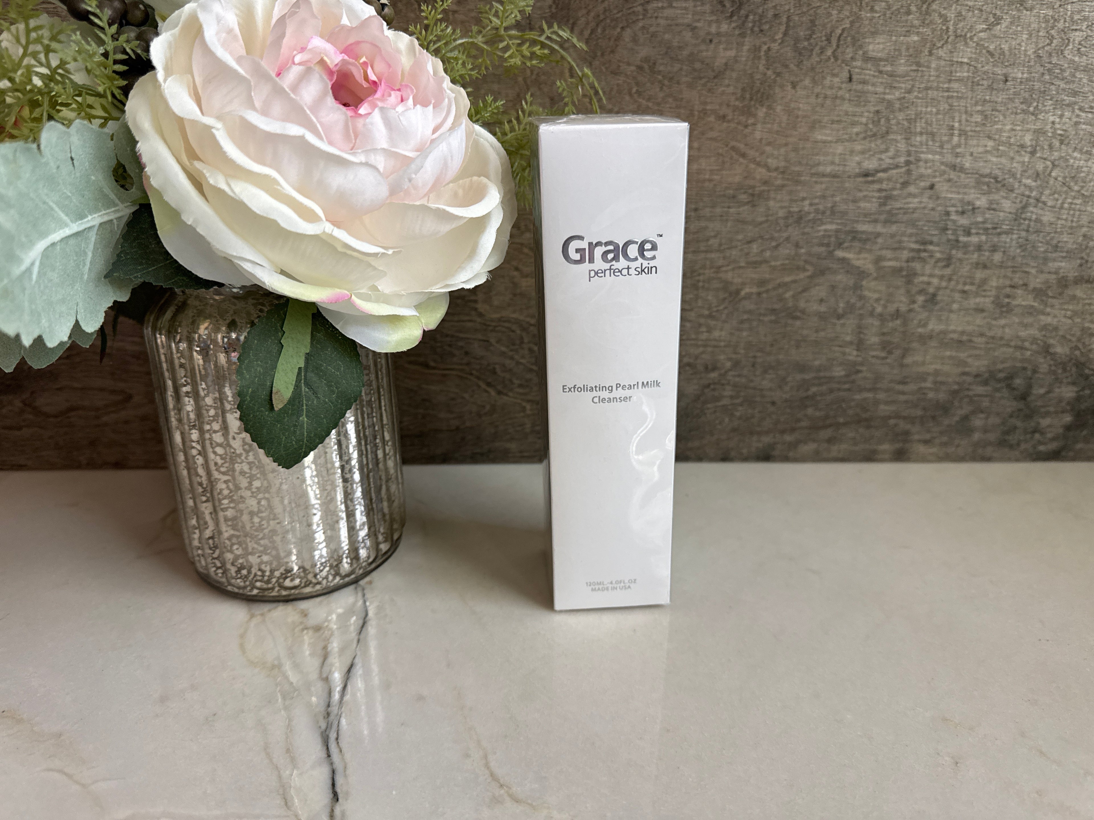 Exfoliating Pearl Milk Facial cleanser